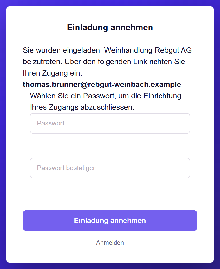 Die Seite «Einladung annehmen» mit Kontoname, eingeladener E-Mail-Adresse und den Passwortfeldern.