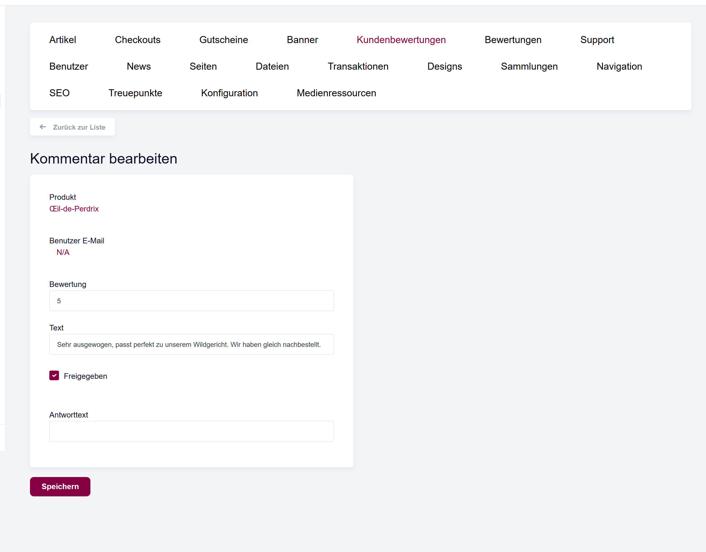 Der Bearbeitungsbildschirm eines Kommentars mit Produktlink, Kunde, Bewertung, Kommentartext, Kästchen Genehmigt und dem Antwortfeld.