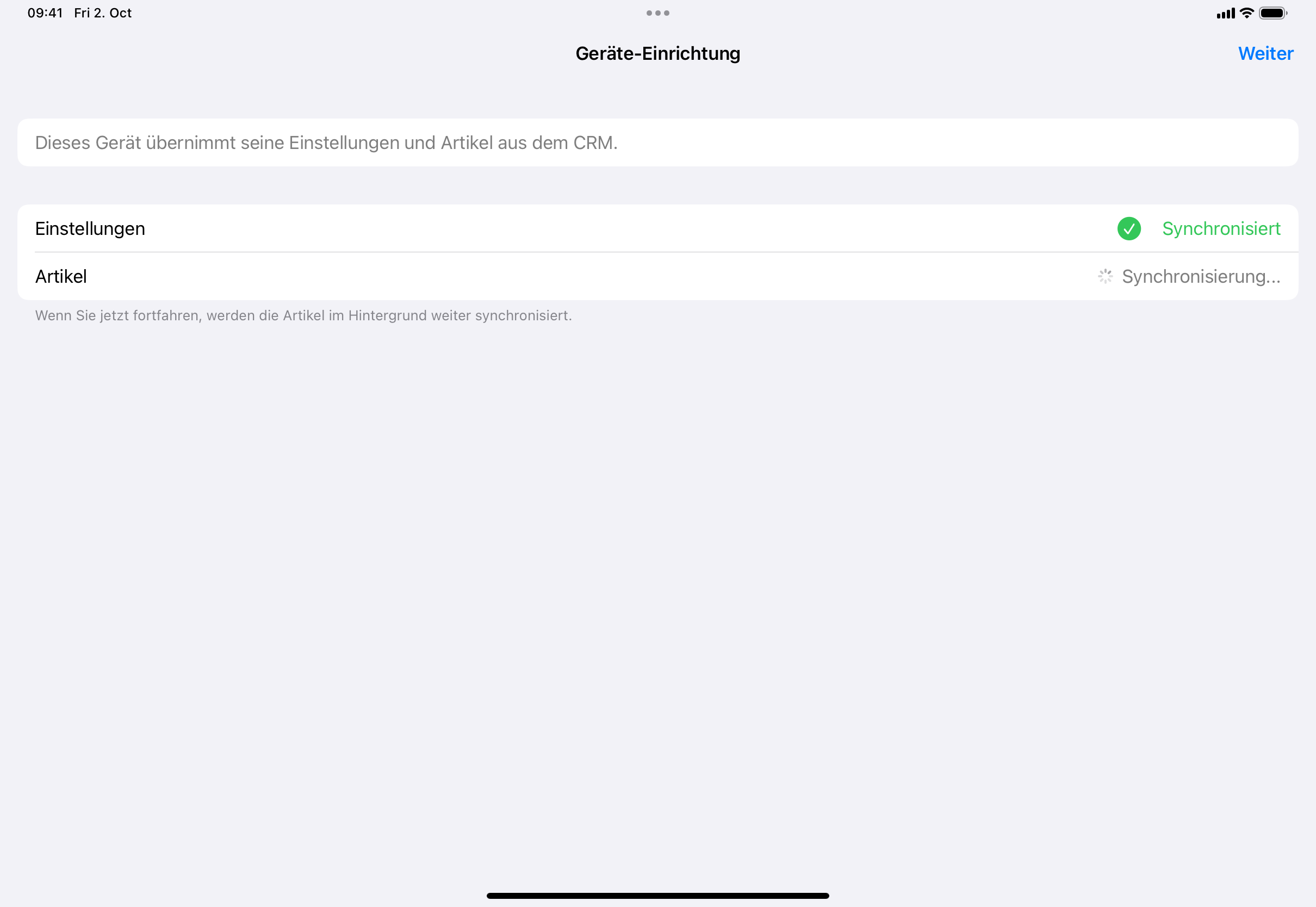 Der Bildschirm Geräte-Einrichtung: Einstellungen zeigt Synchronisiert, Artikel zeigt Synchronisierung…, oben rechts steht Weiter.